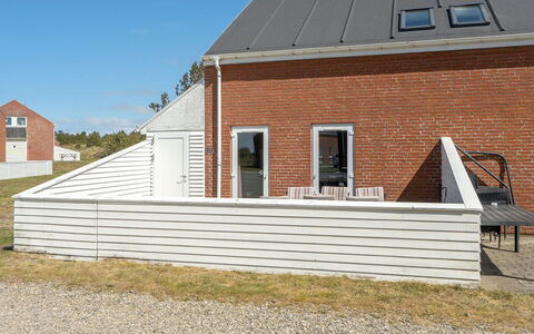 Anouk - 1.7Km from the Sea: Cielo, Tetto, Casa, Zona Residenziale, Raccordo, Materiale Composito, Villetta, Brick, Muratura