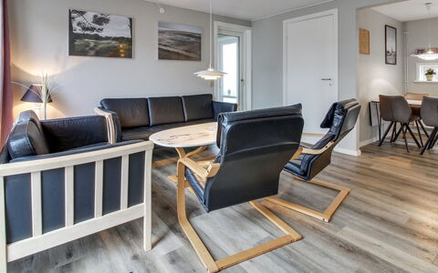 Anouk - 1.7Km from the Sea: Mobilia, Pavimentazione, Interior Design, Pavimento, Legna, Soffitto, Soggiorno, Camera, Divano, Pavimento In Legno