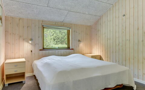 Jonas - 2.4Km from the Sea: Interior Design, Legna, Pavimentazione, Soffitto, Camera Da Letto, Pavimento, Camera, Letto, Lenzuolo, Bedding