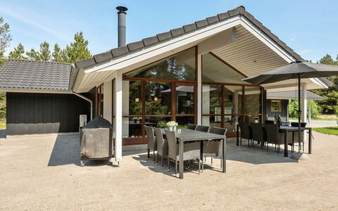Jonas - 2.4Km from the Sea: Tetto, Casa, Casa, Villetta, Shade, Raccordo, Estate, Driveway, Portico, Edifici Giardino