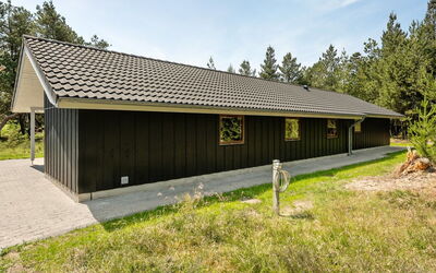 Jonas - 2.4Km from the Sea