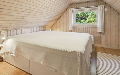 Karri - 1.1Km from the Sea: Camera Da Letto, Legna, Letto, Pavimentazione, Pavimento, Interior Design, Soffitto, Lenzuolo, Mobilia, Bedding