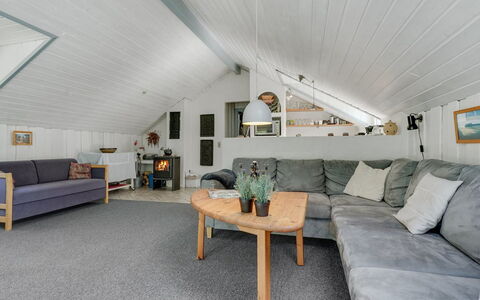 Lenia - 1Km from the Sea: Legna, Soffitto, Mobilia, Pavimentazione, Interior Design, Pavimento, Casa, Camera, Divano, Soggiorno
