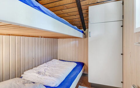 Lenia - 1Km from the Sea: Legna, Pavimentazione, Pavimento, Interior Design, Soffitto, Camera Da Letto, Letto, Camera, Color Legno, Letto A Castello