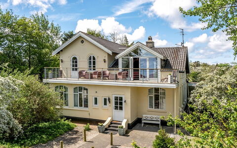 Styrkar - 4Km from the Sea: Tetto, Casa, Lotto, Casa, Villetta, Estate, Edifici Giardino, Shade, Log Cabin, Landscaping