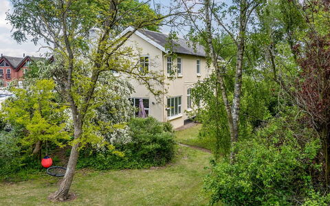 Styrkar - 4Km from the Sea: Tetto, Casa, Lotto, Casa, Villetta, Estate, Edifici Giardino, Shade, Log Cabin, Landscaping
