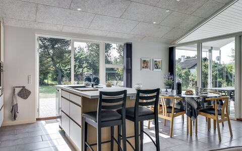 Stacey - 800M from the Sea: 