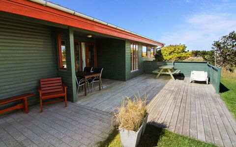 Steni - 250M from the Sea: Arbusto, Urban Design, Groundcover, Brick, Appartamento, Estate, Muratura, Balcone, Landscaping