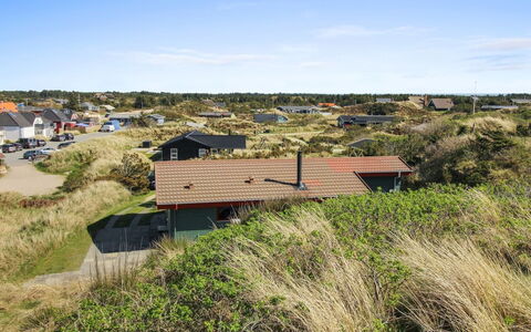 Steni - 250M from the Sea: Arbusto, Urban Design, Groundcover, Brick, Appartamento, Estate, Muratura, Balcone, Landscaping