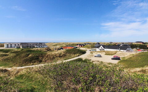 Steni - 250M from the Sea: Arbusto, Urban Design, Groundcover, Brick, Appartamento, Estate, Muratura, Balcone, Landscaping