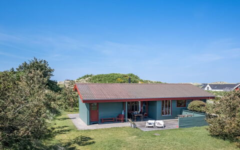 Steni - 250M from the Sea: Arbusto, Urban Design, Groundcover, Brick, Appartamento, Estate, Muratura, Balcone, Landscaping