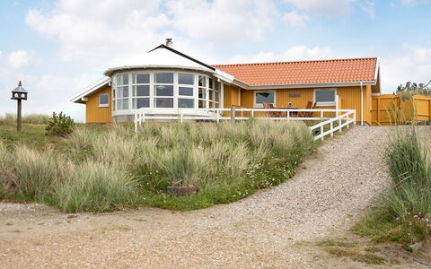 Thrond - 200M from the Sea: Casa, Casa, Tetto, Zona Residenziale, Villetta, Estate, Agriturismo, Prato, Landscaping, Raccordo
