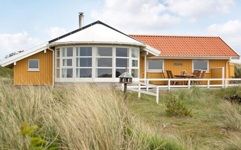 Thrond - 200M from the Sea: Casa, Casa, Tetto, Zona Residenziale, Villetta, Estate, Agriturismo, Prato, Landscaping, Raccordo