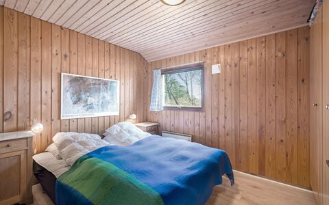Tove - 1.5Km from the Sea: Camera Da Letto, Letto, Legna, Interior Design, Soffitto, Lenzuolo, Bedding, Pavimento, Camera, Pavimentazione