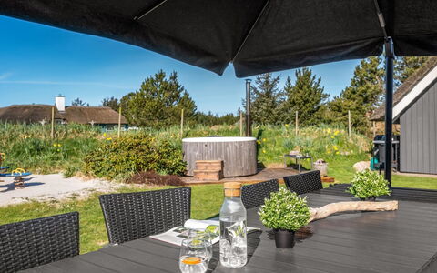 Ansine - 1.2Km from the Sea: Villetta, Capannone, Capanna, Agriturismo, Prateria, Baracca, Fienile, Log Cabin, Edifici Giardino