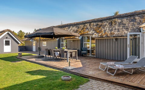 Ansine - 1.2Km from the Sea: Villetta, Capannone, Capanna, Agriturismo, Prateria, Baracca, Fienile, Log Cabin, Edifici Giardino