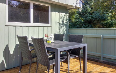 Livia - 900M from the Sea: Legna, Color Legno, Plank, Latifoglie, Villetta, Deck, Raccordo, Shade, Pavimento In Legno, Edifici Giardino