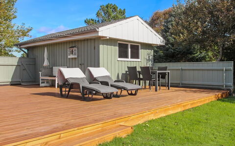 Livia - 900M from the Sea: Legna, Color Legno, Plank, Latifoglie, Villetta, Deck, Raccordo, Shade, Pavimento In Legno, Edifici Giardino