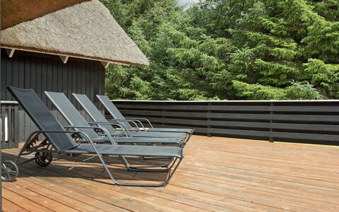 Patrik - 1.4Km from the Sea: Legna, Mobili Da Esterno, Latifoglie, Materiale Composito, Mobilia, Plank, Deck, Pavimento In Legno, Color Legno