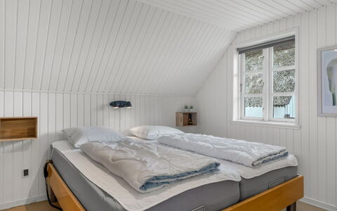 Lilo - 1Km from the Sea: Legna, Camera Da Letto, Letto, Soffitto, Interior Design, Telaio Del Letto, Pavimento, Lenzuolo, Bedding, Latifoglie