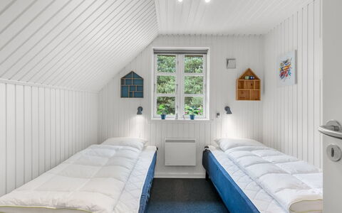Lilo - 1Km from the Sea: Legna, Camera Da Letto, Casa, Letto, Bedding, Lenzuolo, Telaio Del Letto, Soffitto, Dormitorio, Latifoglie