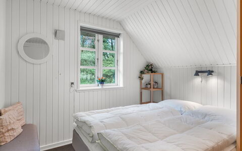 Lilo - 1Km from the Sea: Legna, Camera Da Letto, Interior Design, Letto, Pavimento, Soffitto, Pavimentazione, Lenzuolo, Bedding, Telaio Del Letto