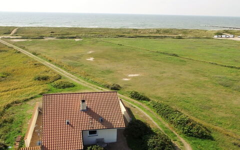 Botilla - 150M from the Sea: Arbusto, Urban Design, Groundcover, Brick, Appartamento, Estate, Muratura, Balcone, Landscaping