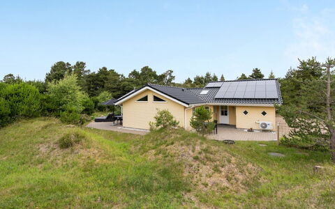 Tammes - 1Km from the Sea: Legna, Tetto, Architettura, Casa, Casa, Villetta, Raccordo, Latifoglie, Pendenza, Estate