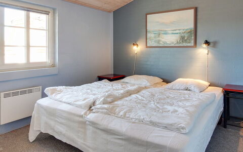 Karlina - 100M from the Sea: Camera Da Letto, Letto, Lenzuolo, Bedding, Soffitto, Interior Design, Telaio Del Letto, Pavimento, Biancheria, Camera