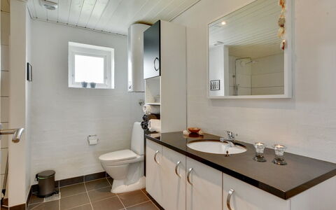 Saxe - from the Sea: Idraulico Fixture, Lavello, Bagno, Lavandino Del Bagno, Interior Design, Pavimentazione, Pavimento, Rubinetto, Mobiletto Del Bagno, Idraulico