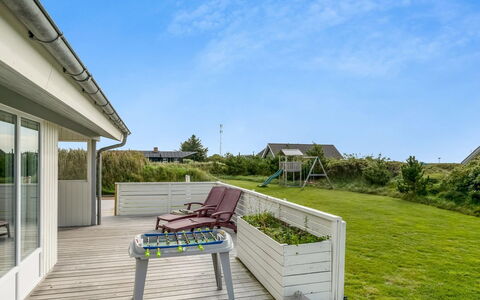 Saxe - from the Sea: Cielo, Casa, Tetto, Lotto, Nube, Shade, Groundcover, Deck, Giardino, Villetta