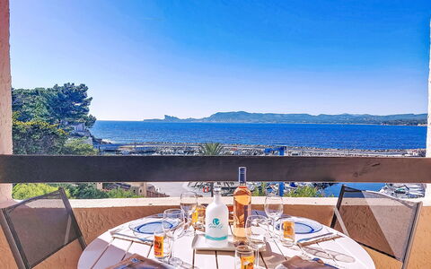 Saint Cyr sur Mer la Madrague 600: Mobilia, Mobili Da Esterno, Mare, Ristorante, Costa, Cucina & Sala Da Pranzo Tavolo, Sedia, Tavolo Esterno, Ricorrere, Shade