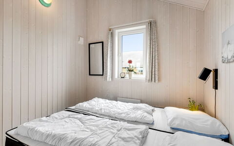 Mara - from the Sea: Legna, Camera Da Letto, Letto, Pavimento, Interior Design, Lenzuolo, Soffitto, Bedding, Casa, Telaio Del Letto