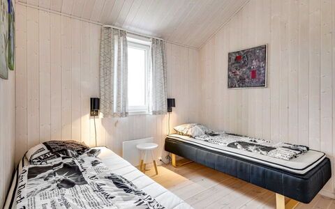 Mara - from the Sea: Camera Da Letto, Legna, Letto, Pavimento, Lenzuolo, Bedding, Pavimentazione, Soffitto, Interior Design, Casa