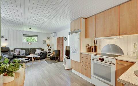 Sanni - 1.6Km from the Sea: Interior Design, Mobilia, Pavimentazione, Legna, Soffitto, Lampada, Pavimento, Cucina, Pavimento In Legno, Camera