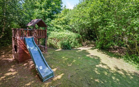 Sanni - 1.6Km from the Sea: Campo Da Giuoco, Legna, Giardino, Attrezzatura Giochi All'Aperto, Shade, Scivolo, Terreno Di Gioco, Parco, Backyard, Cortile