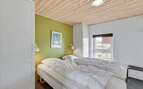 Hinrich - 300M from the Sea: Interior Design, Parete, Camera Da Letto, Soffitto, Letto, Legna, Pavimentazione, Pavimento, Lenzuolo, Camera