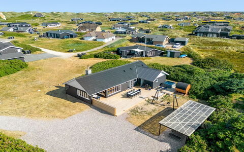 Hillevi - 200M from the Sea: Erba, Arbusto, Casa, Giardino, Casa, Villetta, Lotto, Prato, Groundcover