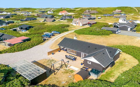 Hillevi - 200M from the Sea: Erba, Arbusto, Casa, Giardino, Casa, Villetta, Lotto, Prato, Groundcover