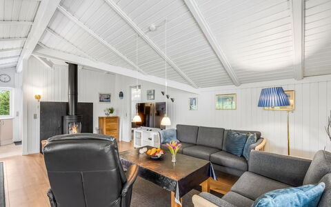 Penka - 550M to the Fjord: Divano, Interior Design, Soffitto, Mobilia, Legna, Pavimentazione, Pavimento, Soggiorno, Casa, Camera