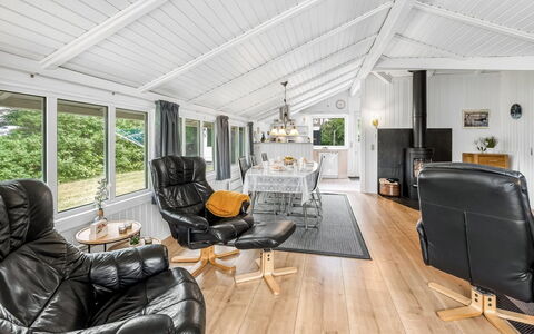 Penka - 550M to the Fjord: Interior Design, Legna, Soffitto, Mobilia, Divano, Pavimentazione, Pavimento, Casa, Soggiorno, Pavimento In Legno