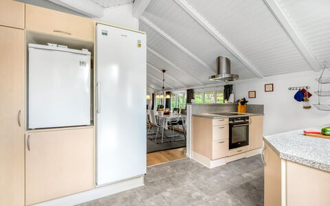 Penka - 550M to the Fjord: Pavimentazione, Apparecchio Major, Cucina, Interior Design, Pavimento, Soffitto, Legna, Elettrodomestico Da Cucina, Controsoffitto, Mobilia