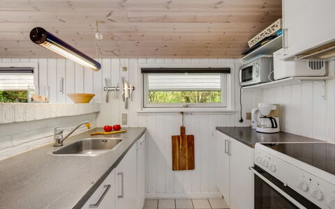 Estelle - 575M to the Fjord: Legna, Cucina, Pavimentazione, Controsoffitto, Soffitto, Interior Design, Pavimento, Idraulico Fixture, Illuminazione, Elettrodomestico Da Cucina