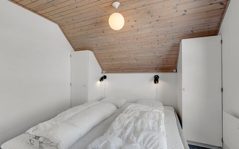 Armelle - from the Sea: Parete, Camera Da Letto, Soffitto, Interior Design, Legna, Letto, Pavimento, Pavimentazione, Lampada, Mobilia