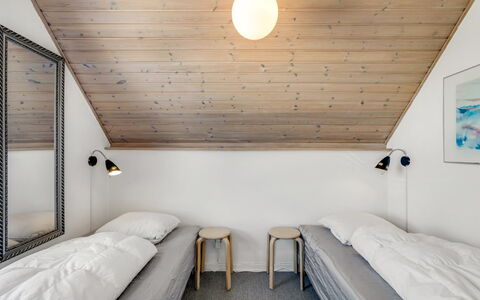 Armelle - from the Sea: Camera Da Letto, Letto, Soffitto, Interior Design, Bedding, Lenzuolo, Pavimento, Telaio Del Letto, Biancheria, Lampada