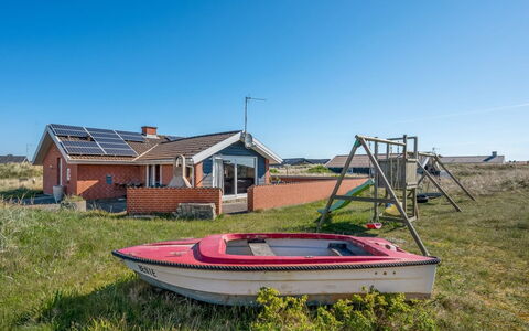 Fia - from the Sea: Erba, Casa, Tetto, Casa, Villetta, Arbusto, Lotto, Area Rurale, Agriturismo, Groundcover