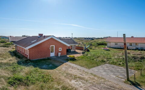 Fia - from the Sea: Erba, Casa, Tetto, Casa, Villetta, Arbusto, Lotto, Area Rurale, Agriturismo, Groundcover