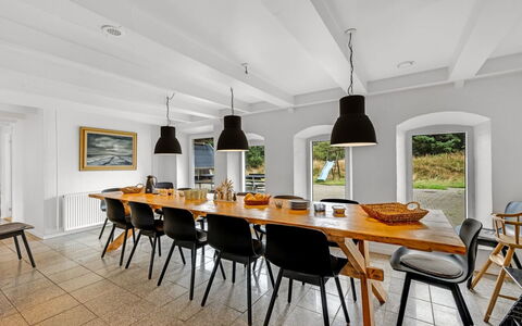 Cornelius - 900M from the Sea: Appartamento, Shade, Balcone, Sedia, Recinzione, Mobili Da Esterno, Alluminio, Erba Sintetica
