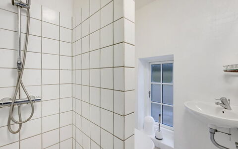 Cornelius - 900M from the Sea: Casa, Casa, Zona Residenziale, Tetto, Villetta, Lotto, Estate, Cortile, Giardino, Raccordo
