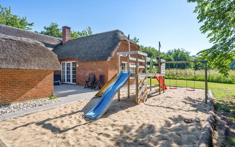 Thana - 1.4Km from the Sea: Tetto, Casa, Casa, Villetta, Raccordo, Estate, Driveway, Edifici Giardino, Cortile, Capannone